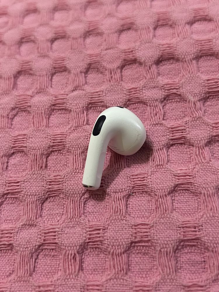 Правое ухо от air pods 3