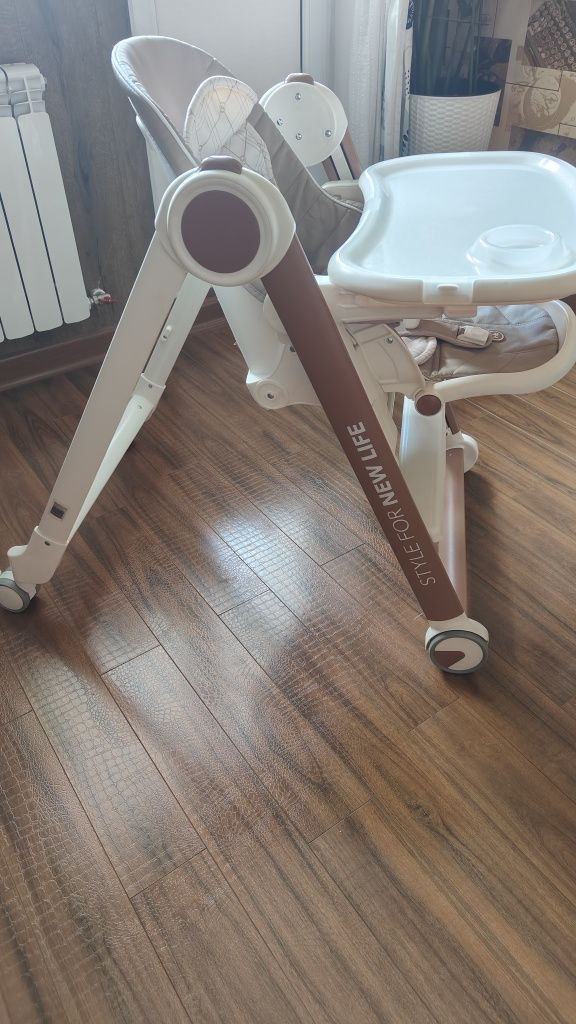 Продам детский стульчик happy baby berny v2