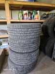 Продам шины DUNLOP 275 50 R21 в хорошем состоянии.
