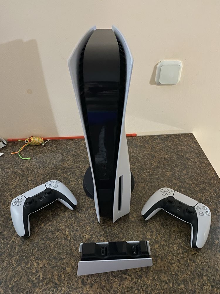 Продаю PlayStation 5 в отличном состоянии