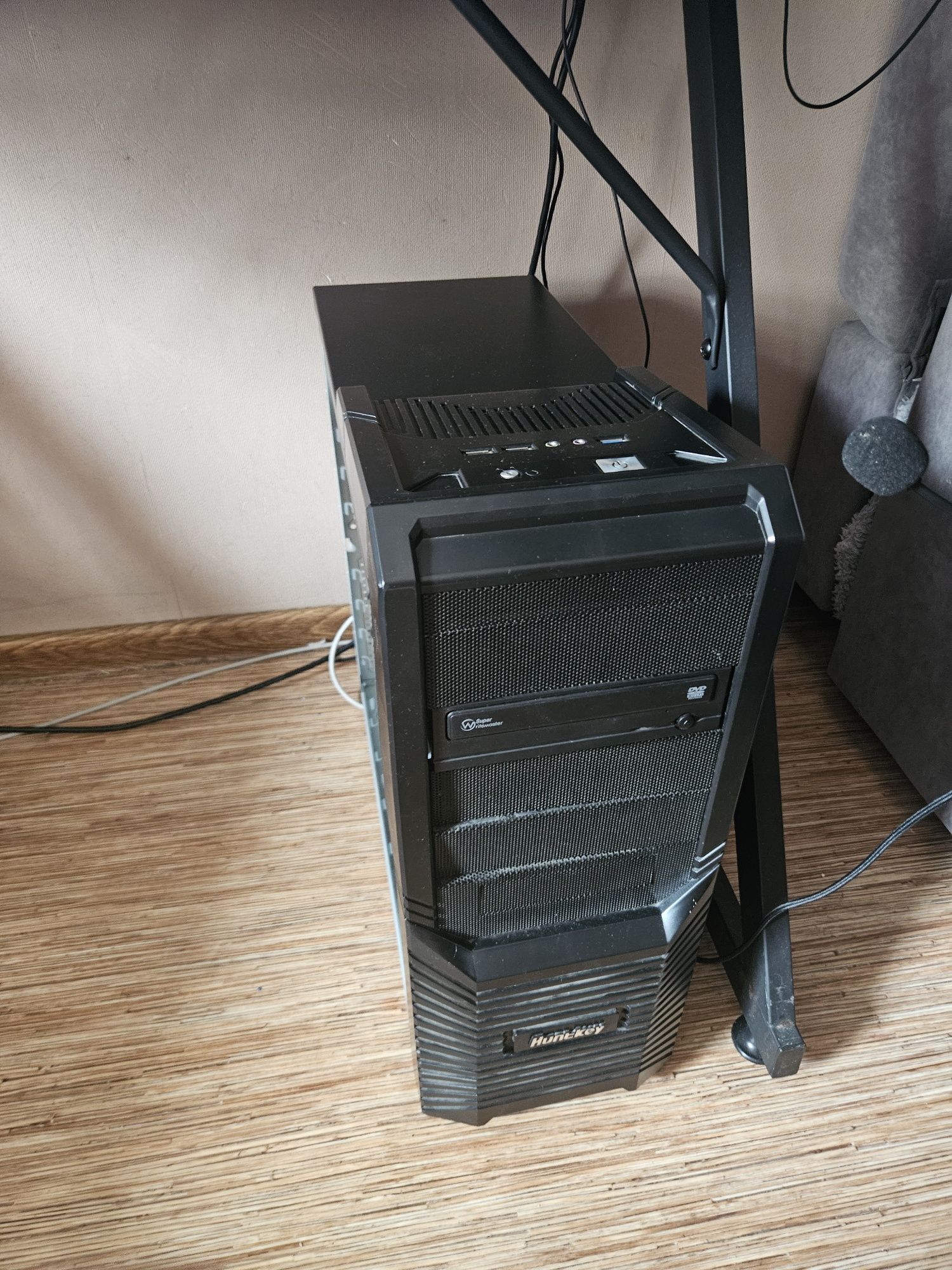 Gtx 1060 // i5 3470 // 16 gb ram