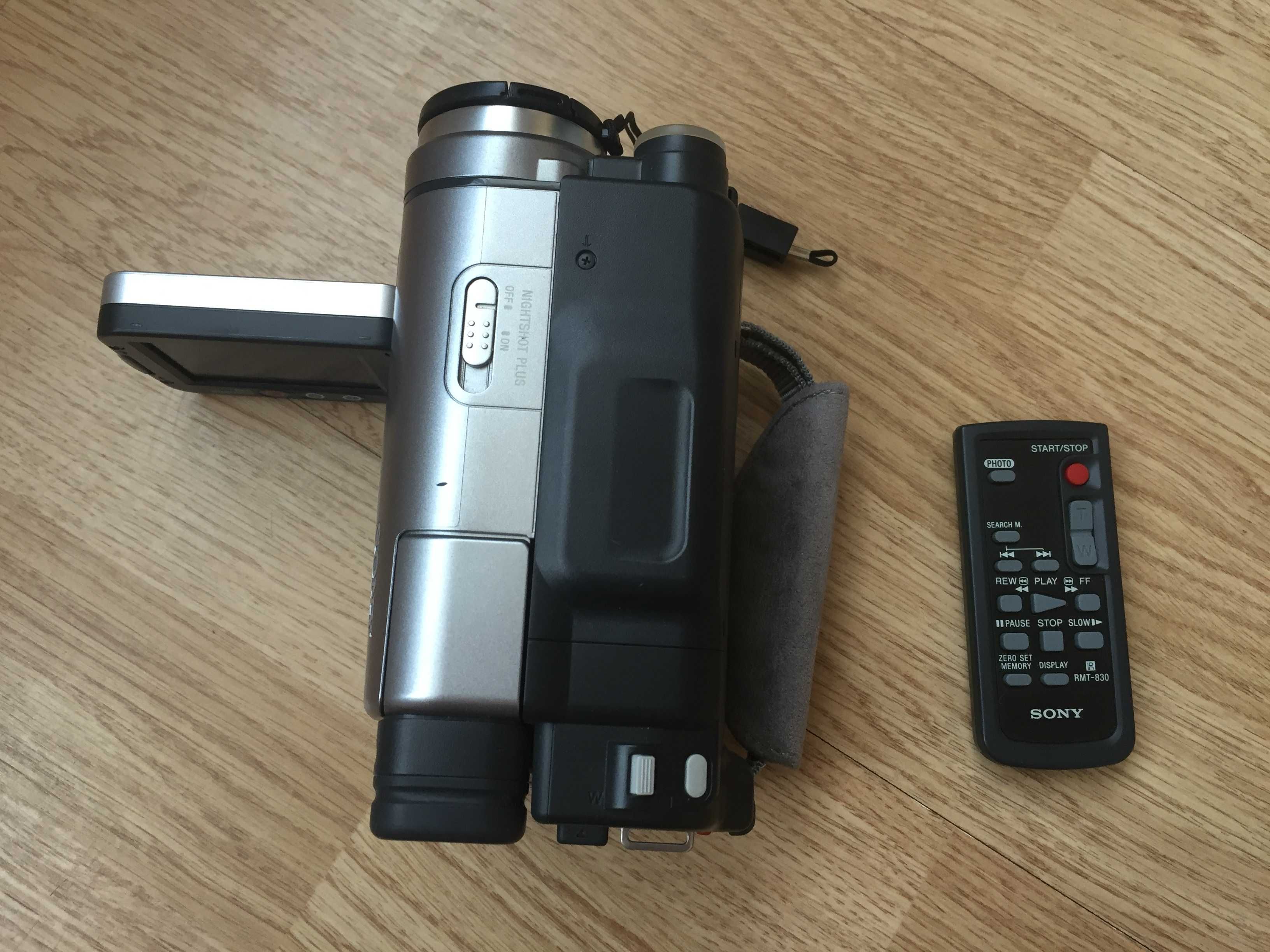 Цифровая кассетная видеокамеру Sony Handycam