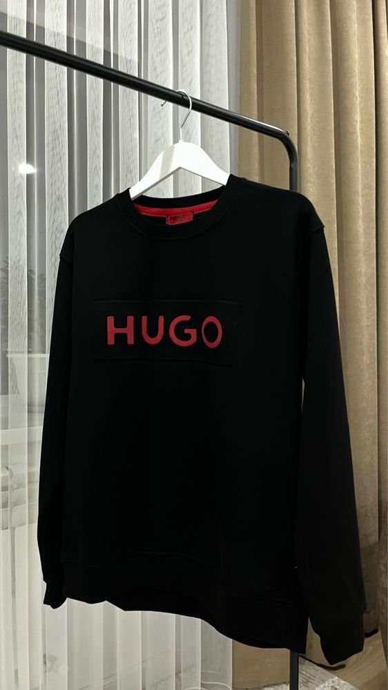Свитшот Hugo в черном цвете