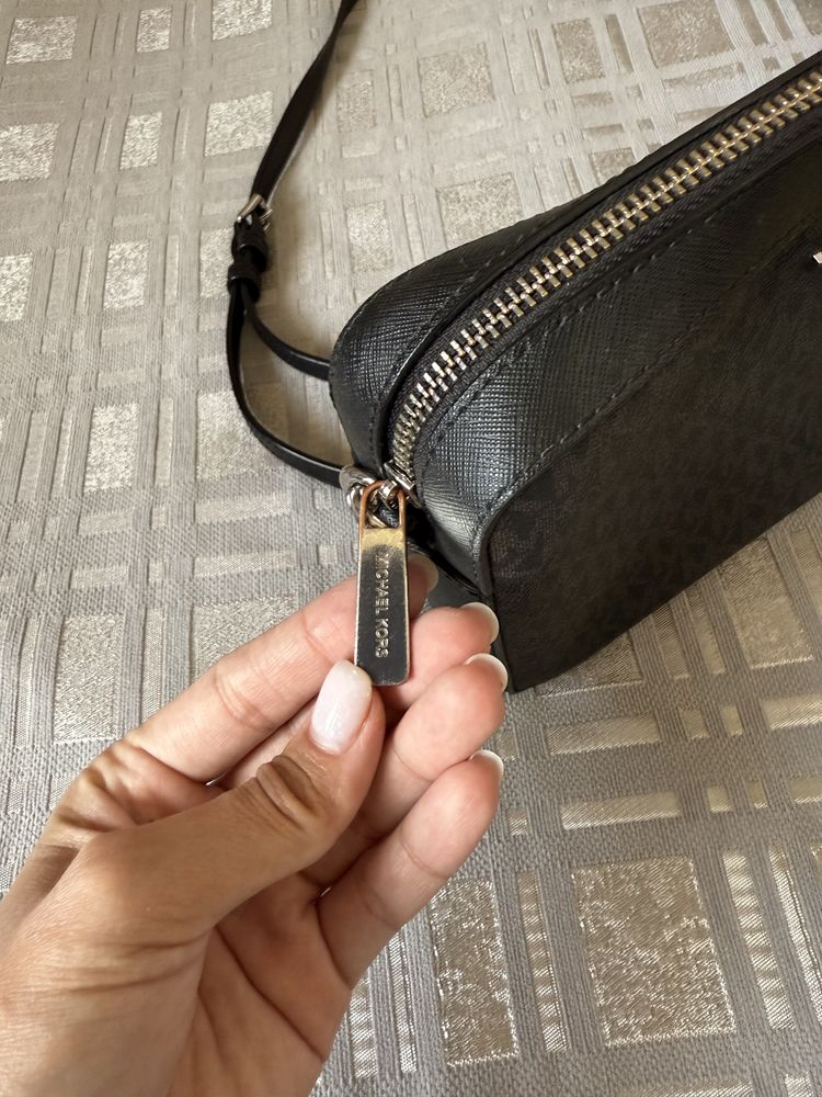Сумка кросс боди от Michael Kors