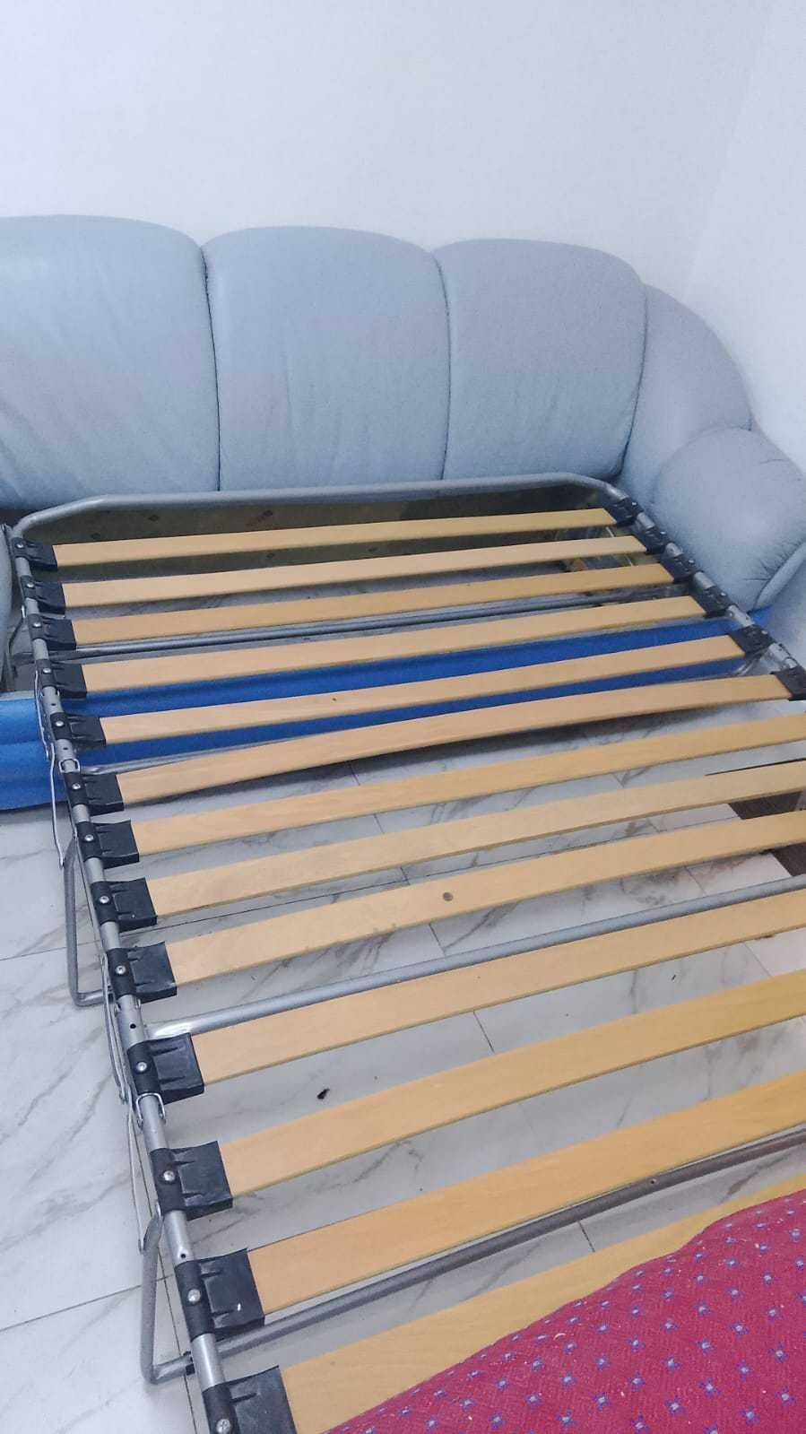 продам диван кожаный раскладной