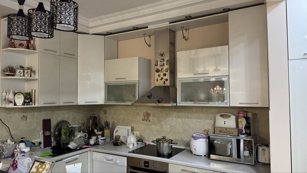 Продам кухню б/у с вытяжкой и плитой