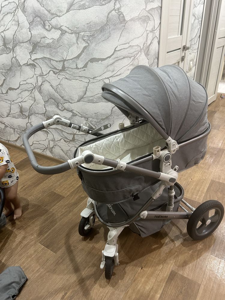 Продам коляску с авто люлкой 3/1  35000
