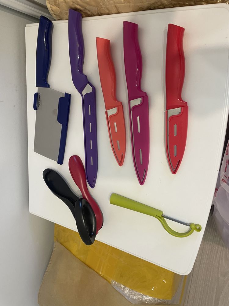 Посуда  ножи, сито пельменница, бутылка  милиан  tupper ware