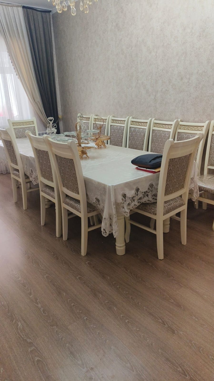 Стол 12 орындығымен