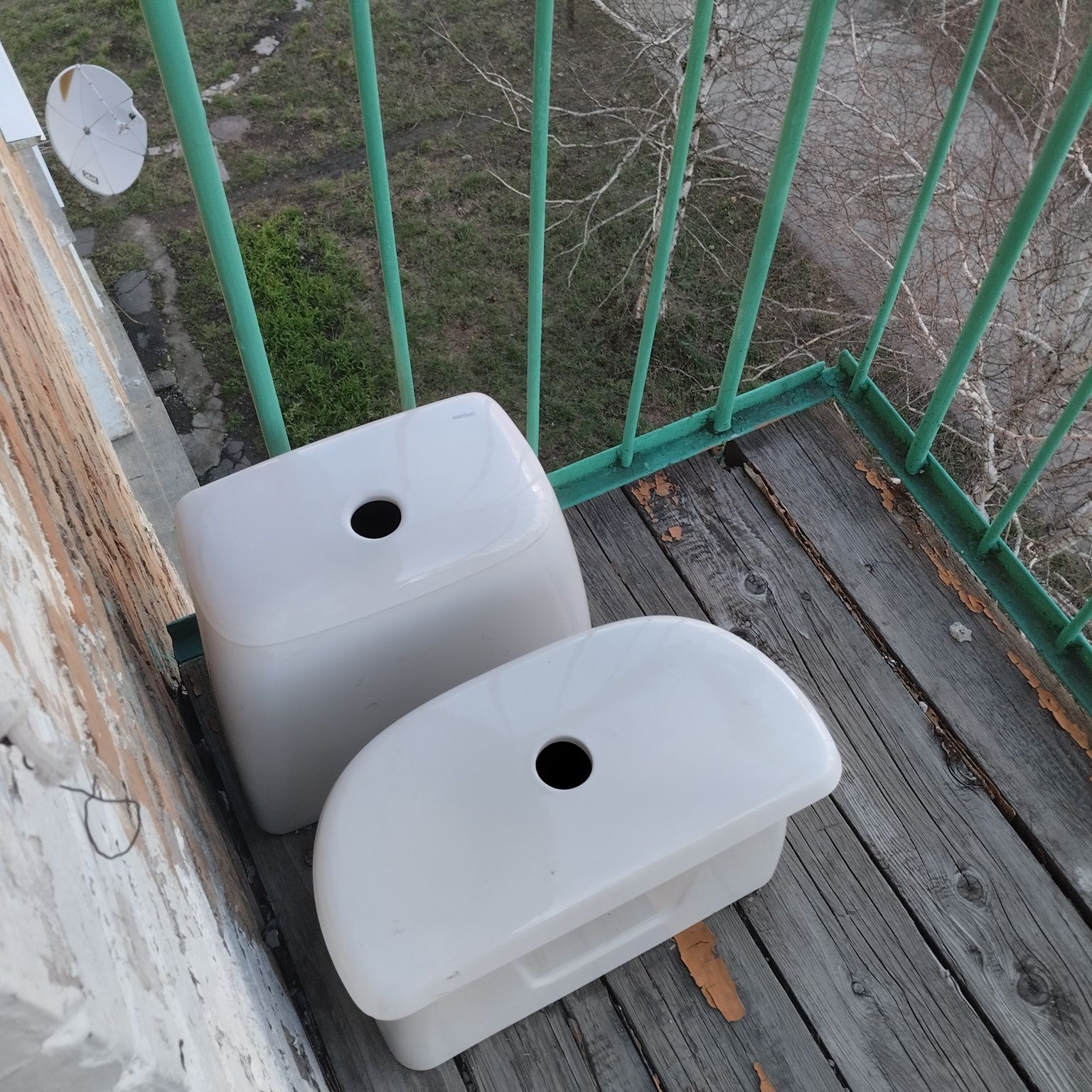 Продам унитаз и унитарные бачки