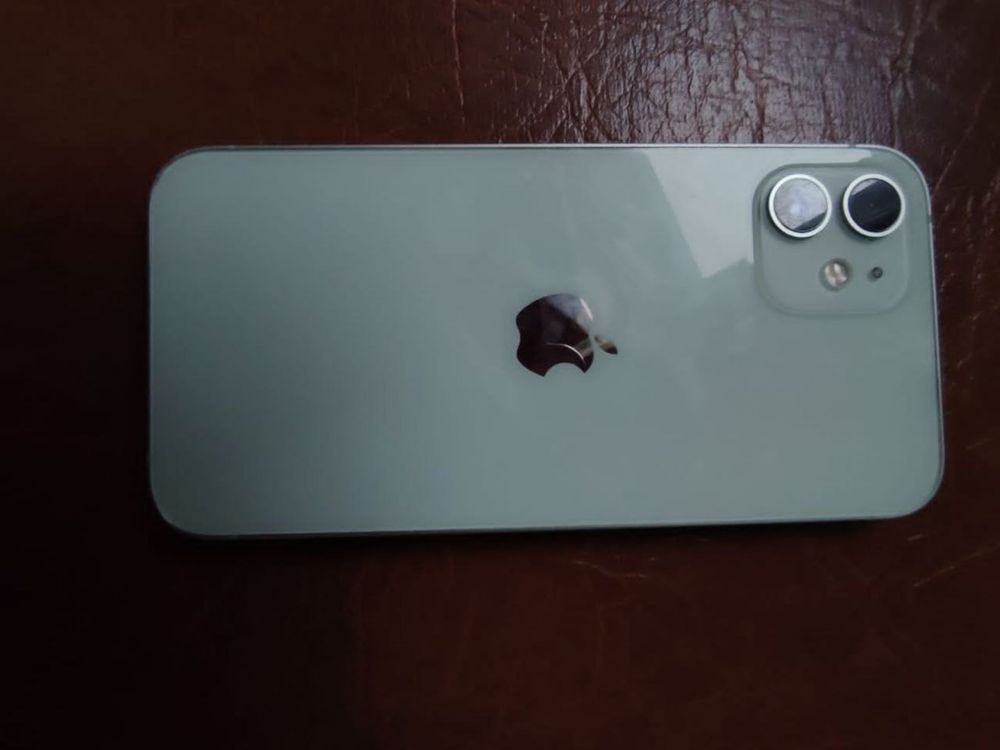 Продам IPhone 12