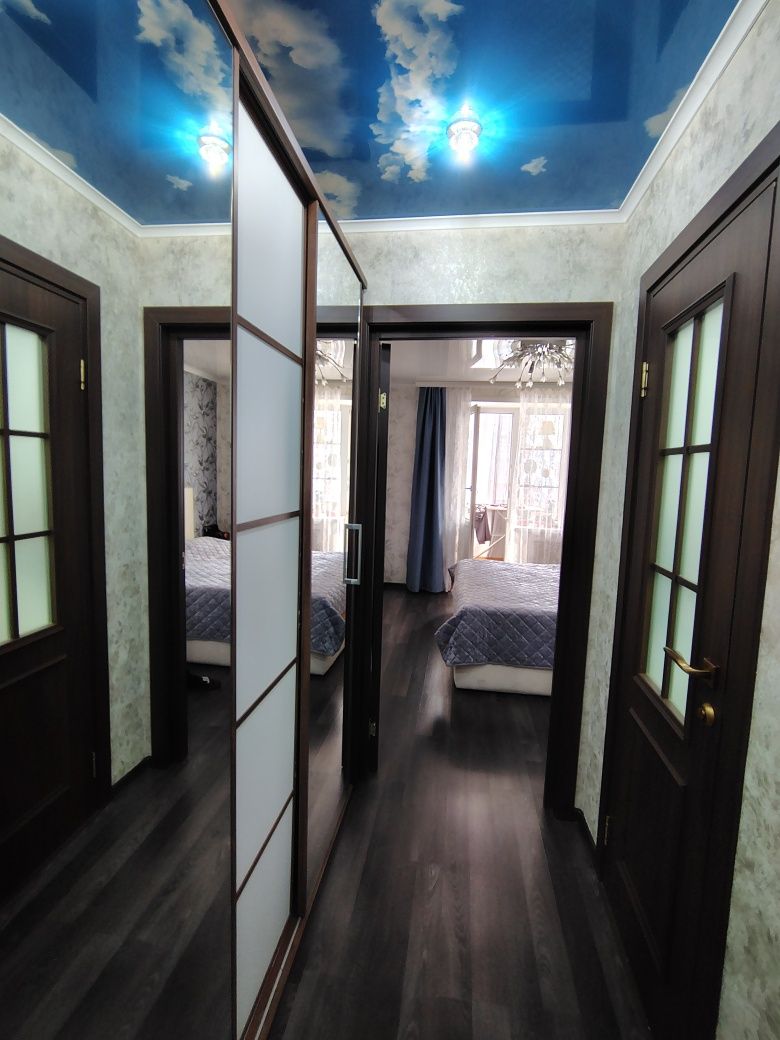 Продам 3 комнатную квартиру новой планировки с мебелью, 10 школа .