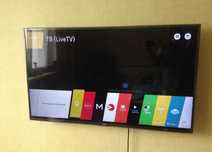 Большой телевизор 42" (106 см) LG с Андроид ТВ приставкой, кронштейн