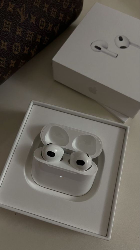 Airpods 4 наушник