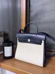 Сумка Hermes Kelly без логотипов и надписей