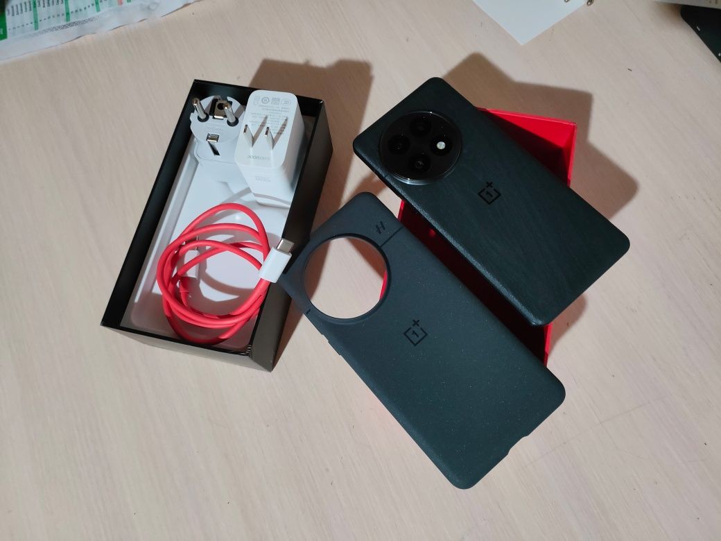 OnePlus 13, Oxygen OS, акб 100%, 512гб, полный комплект
