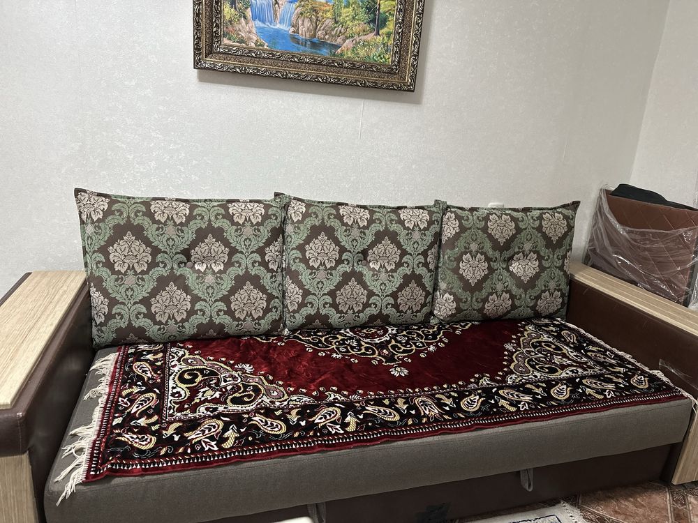Продам диван гостевой