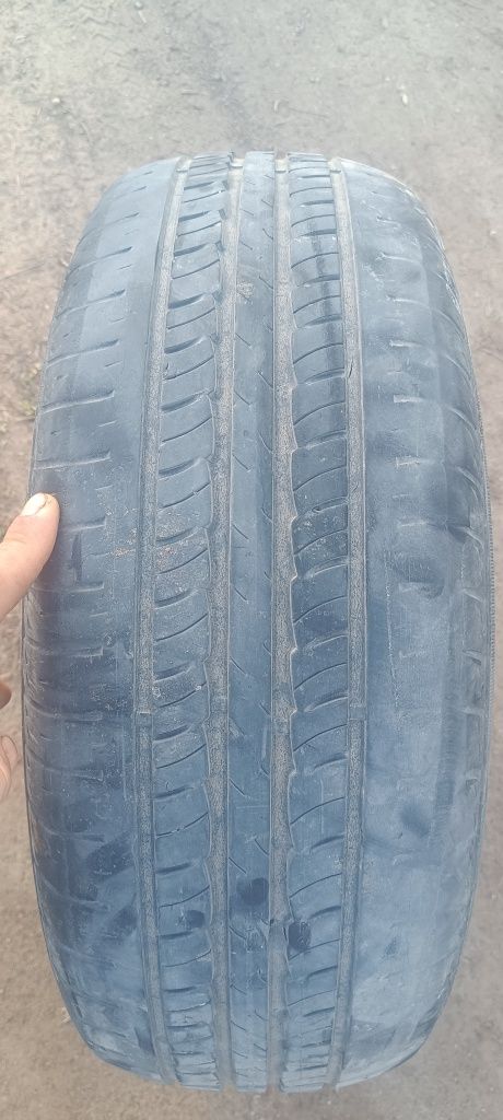 Продам 2 шины 195/65 15
