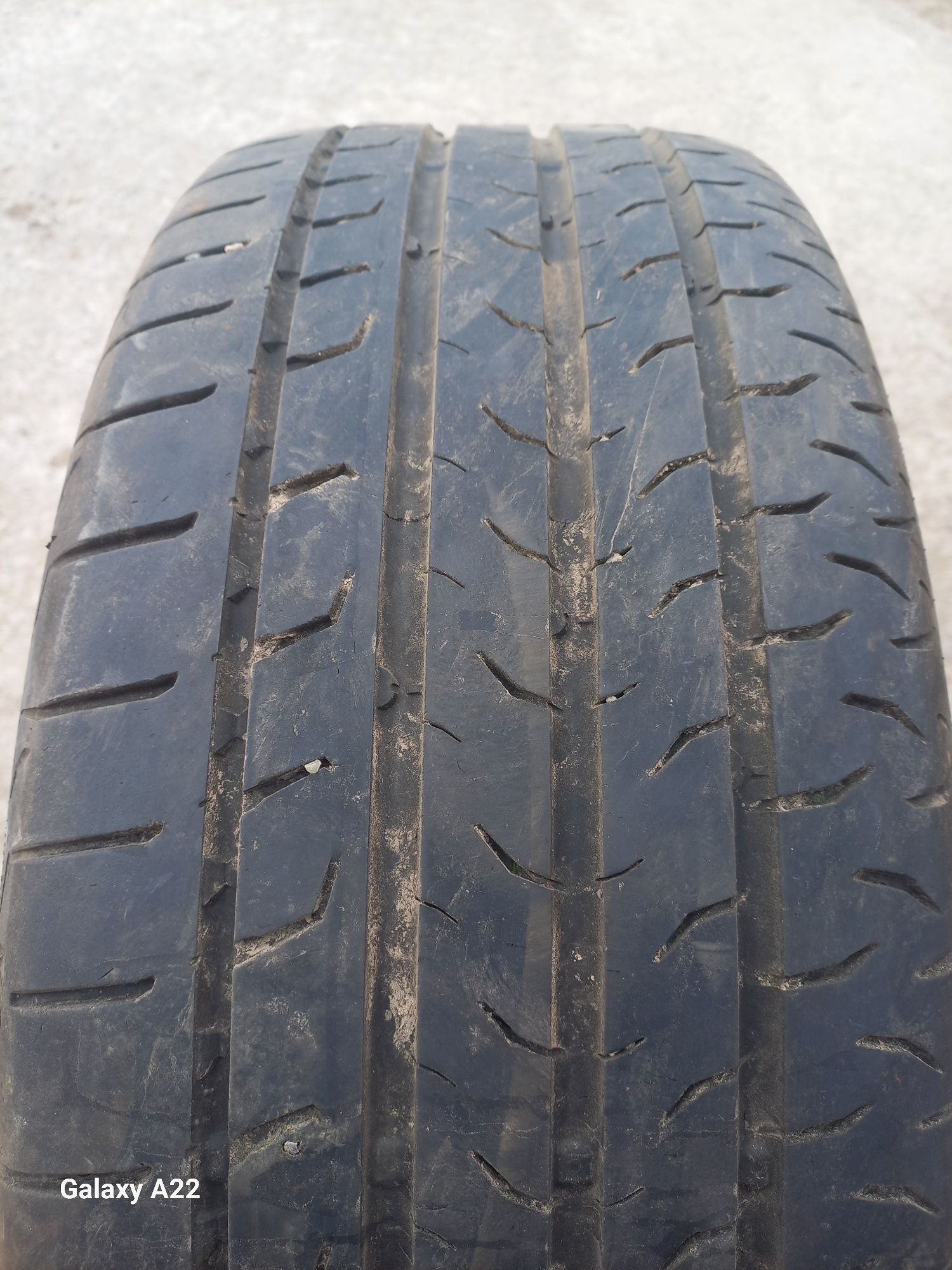 срочно продам шины R 20 R 21