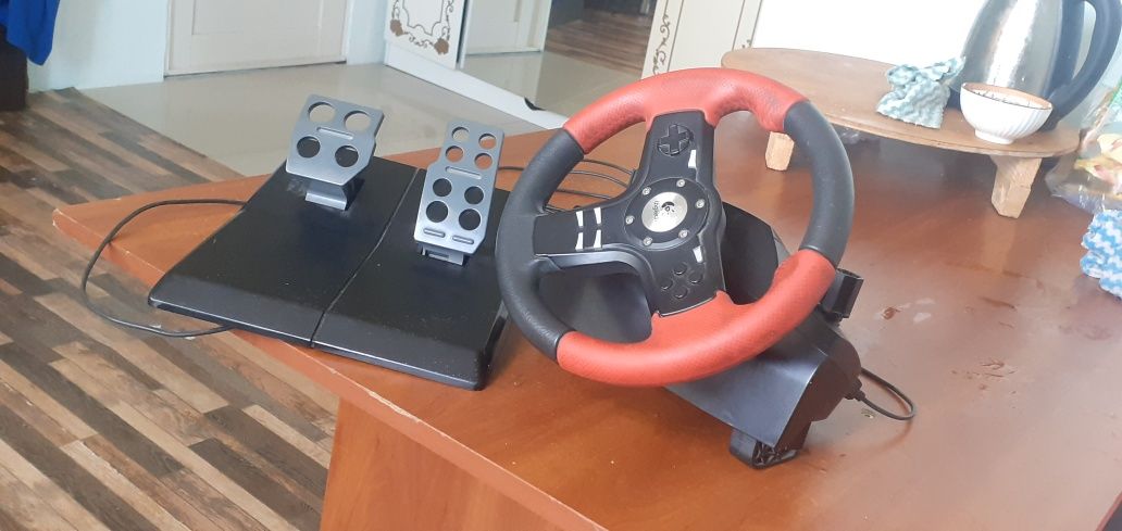 Игровой руль в отличном состоянии