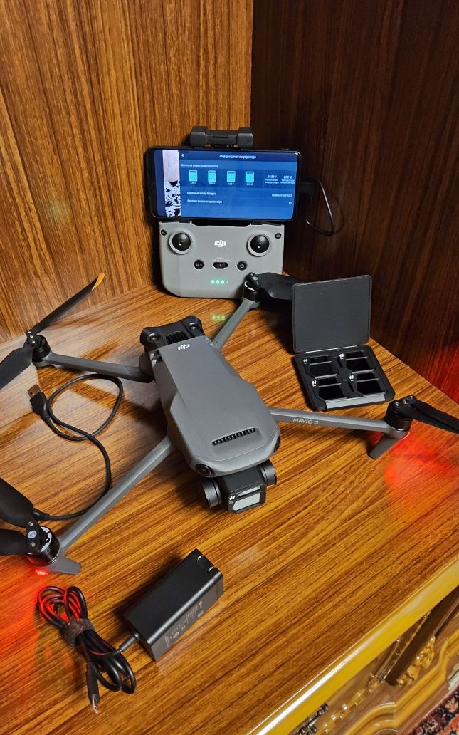 Dji mavic3 дрон квадрокоптер.