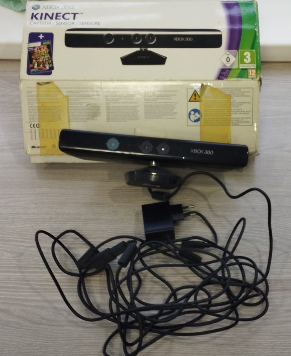 XBOX 360 Прошитый ,с двумя беспроводными джойстиками, и кинект ,игры