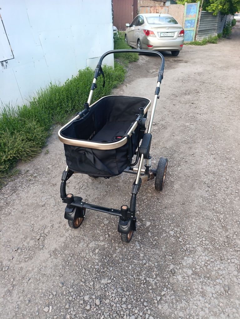 Продам летнюю коляску детскую. Недорого. Верхней части нет.