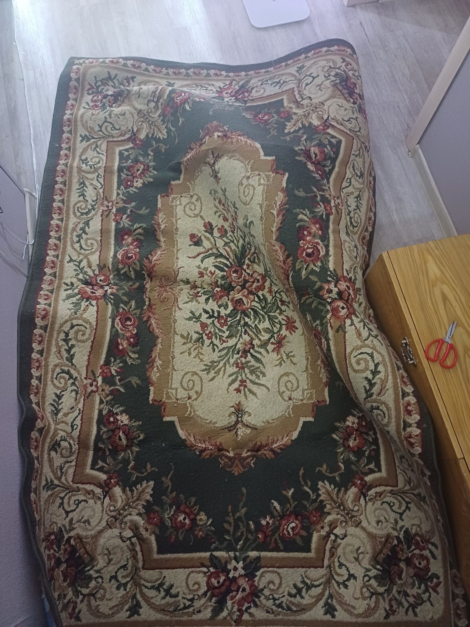 Продается средний ковер