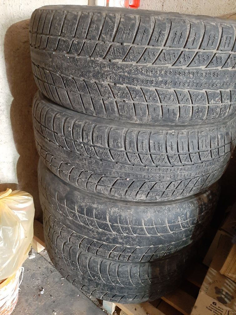 Продам шины 235×60×18 2шт.