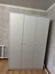 Шкаф IKEA белого цвета