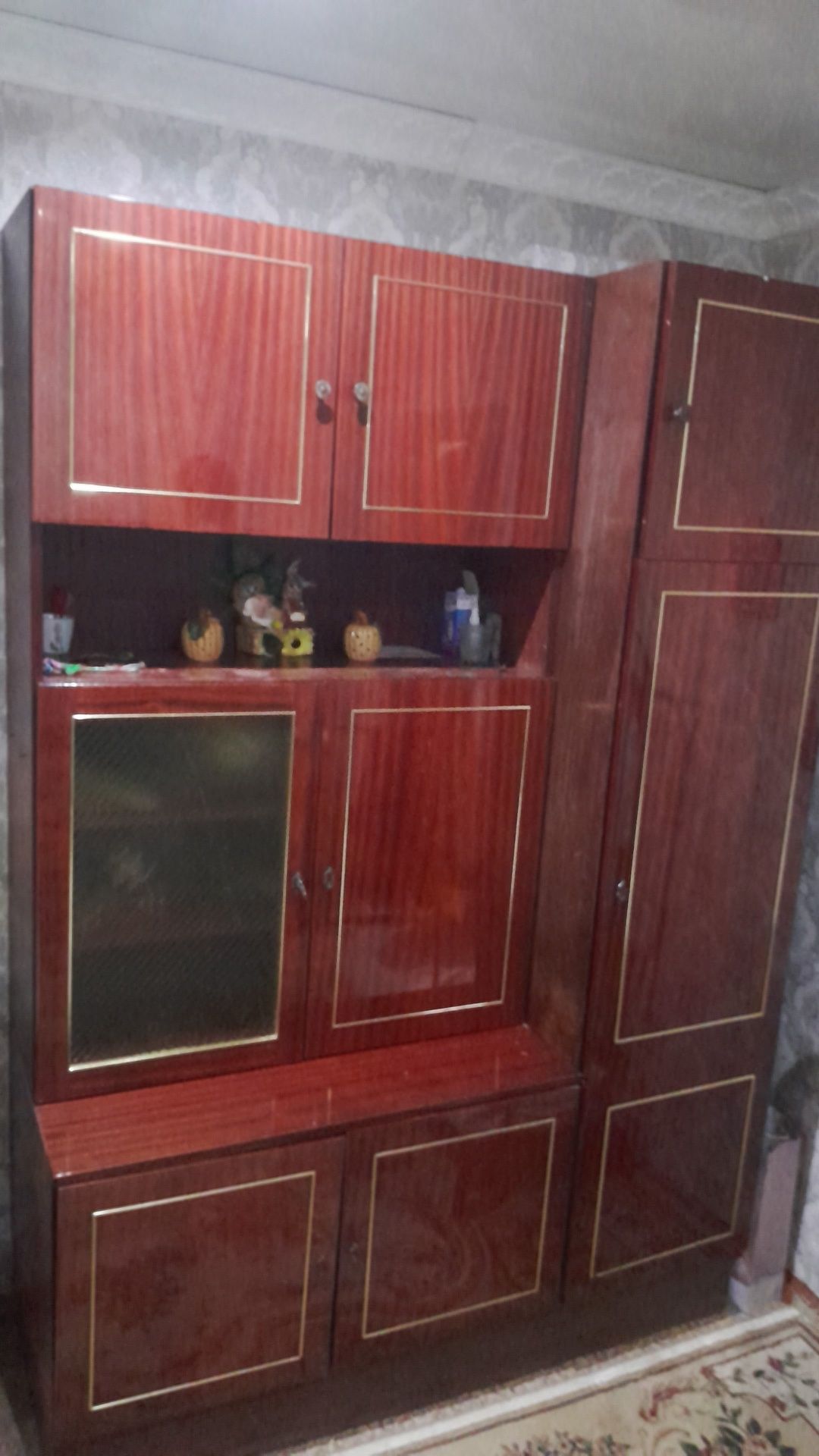 Продам стенку,натуральный дуб,очень большая и вместительная