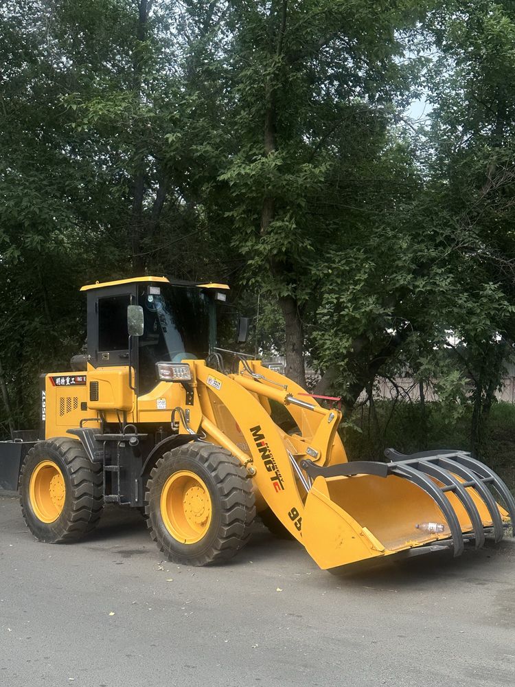 фронтальный погрузчик 2.5тонник 1.5куб