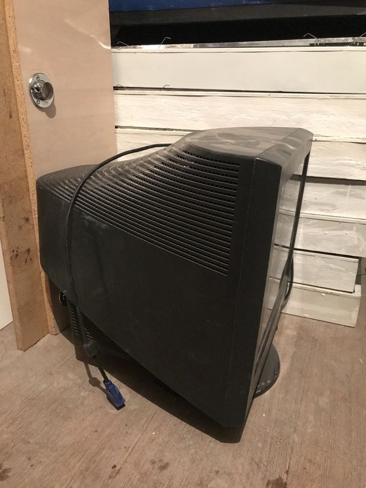 Продам монитор LG (эл джи). FLATRON ez T717B. Шнур в комплекте.