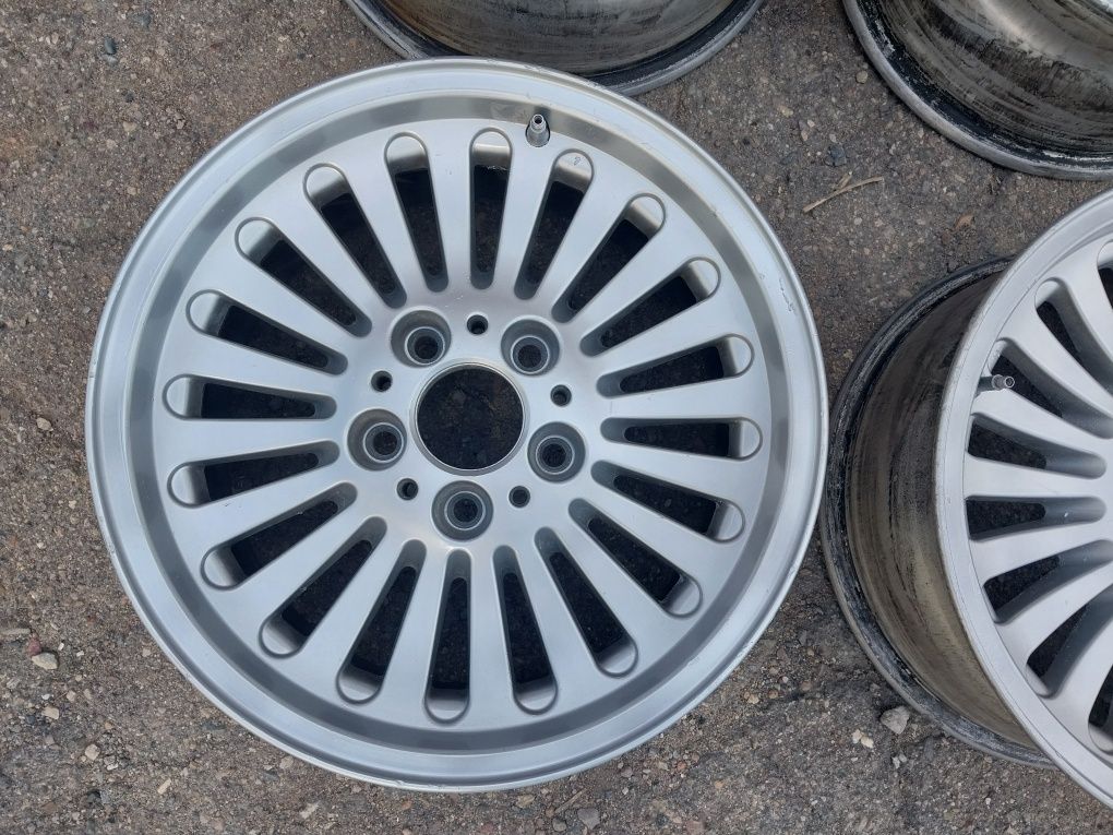 Диски R16 на BMW оригинал. Не вареные.