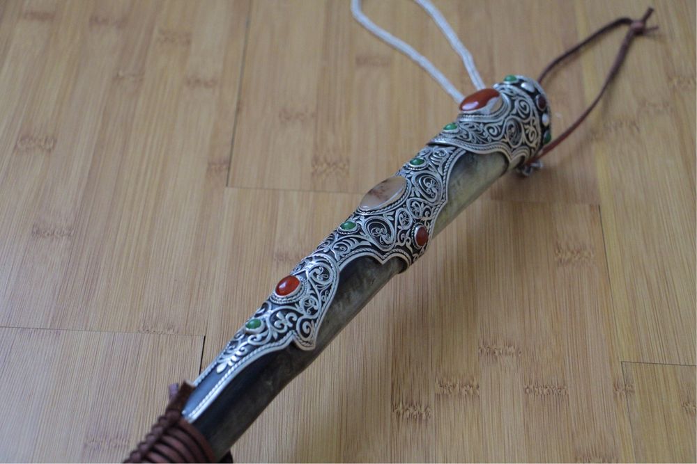 Национальные изделия Казахские (камча, седло, ертокым, ювелирка)