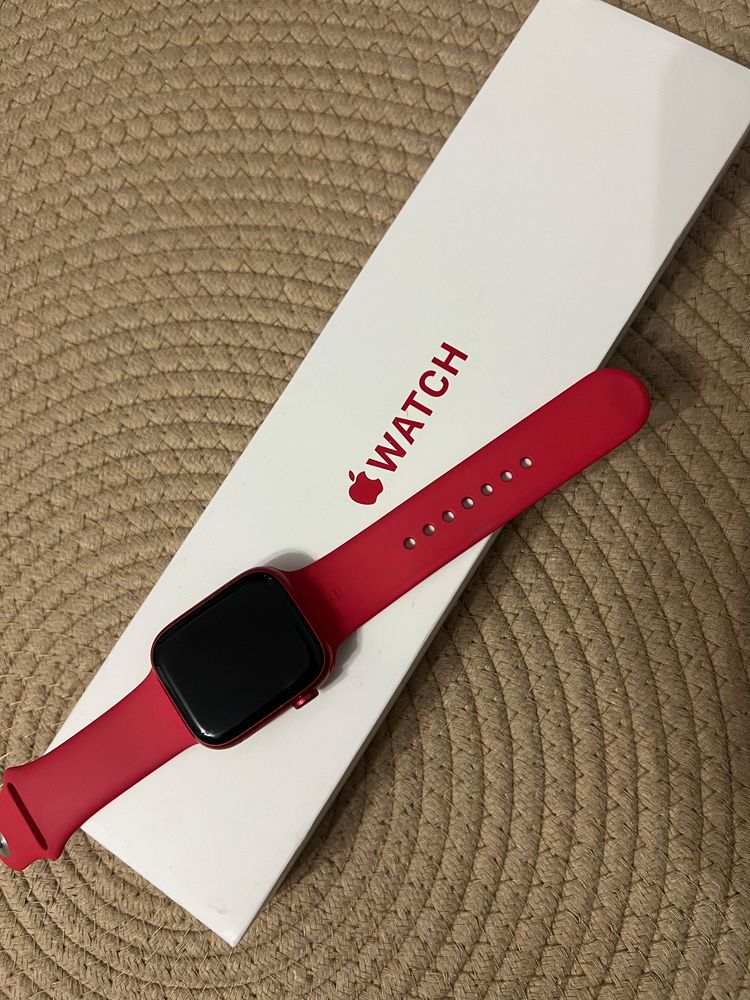 Apple watch серия 8 красного цвета 45 мм