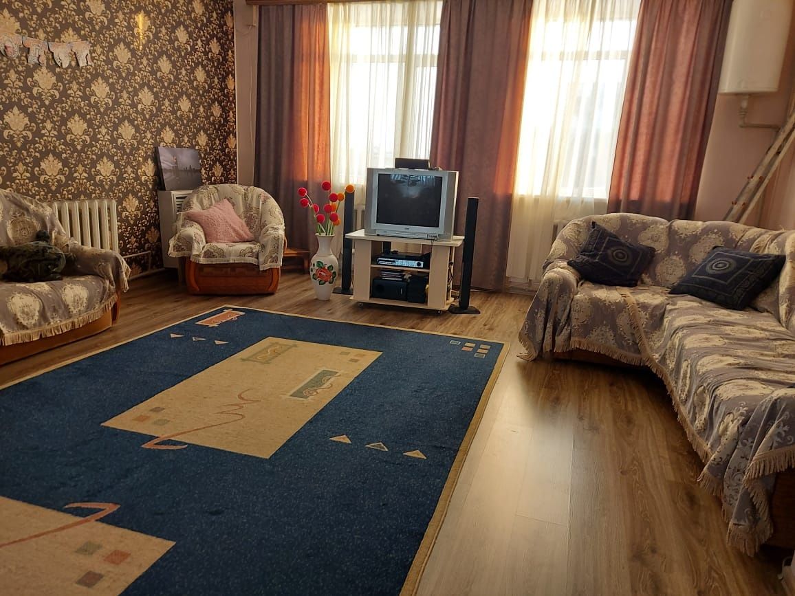 Продам котедж в 20-м микрорайоне.