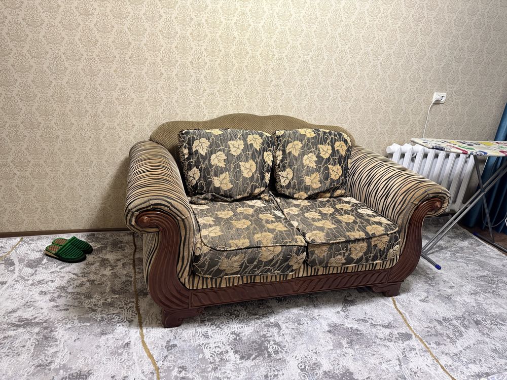 Продам Два диван и один кресло срочно