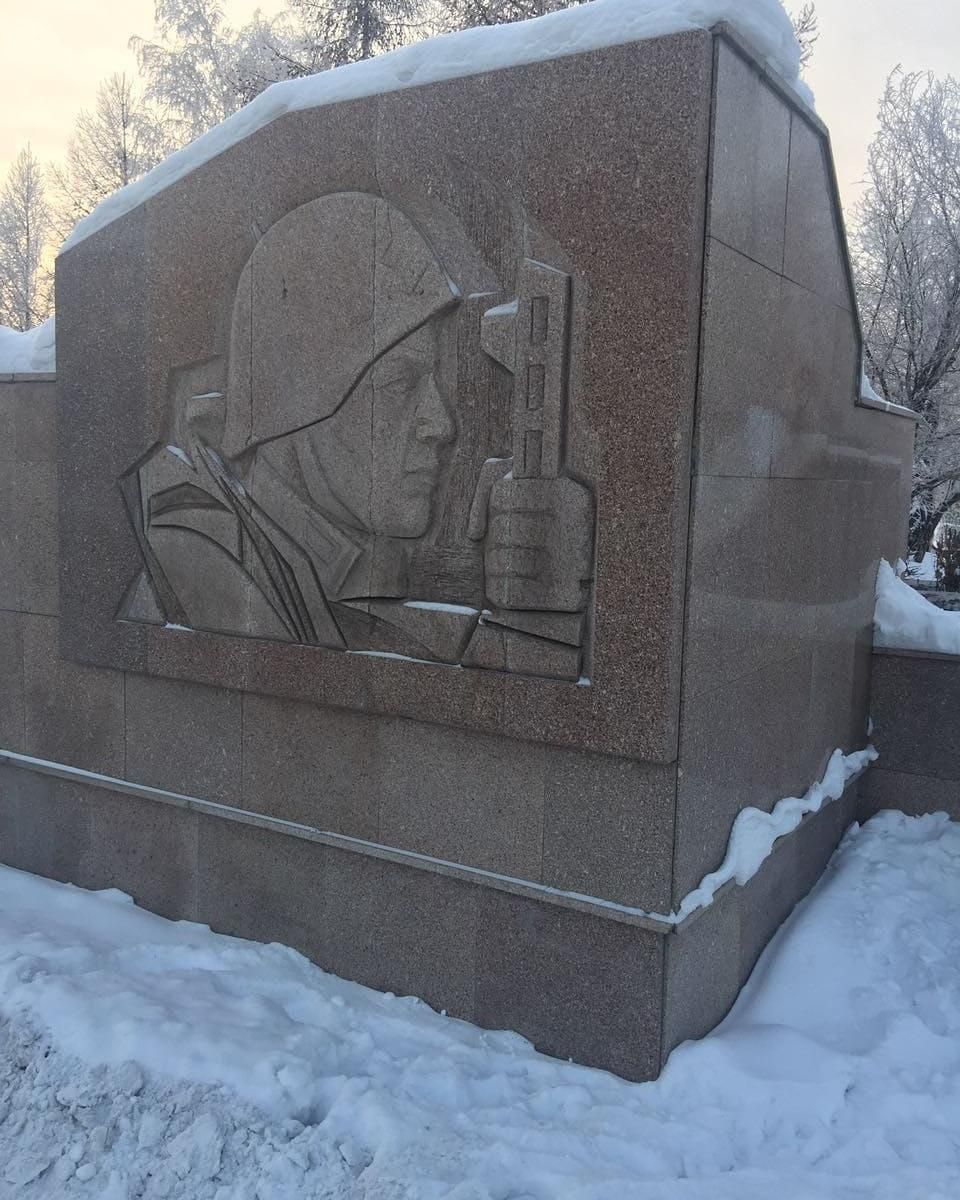 Изготовление памятников из гранита,мемориалов,восстановление стелл