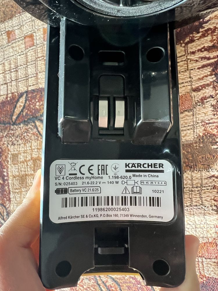 продам беспроводной вертикальный пылесос KARCHER