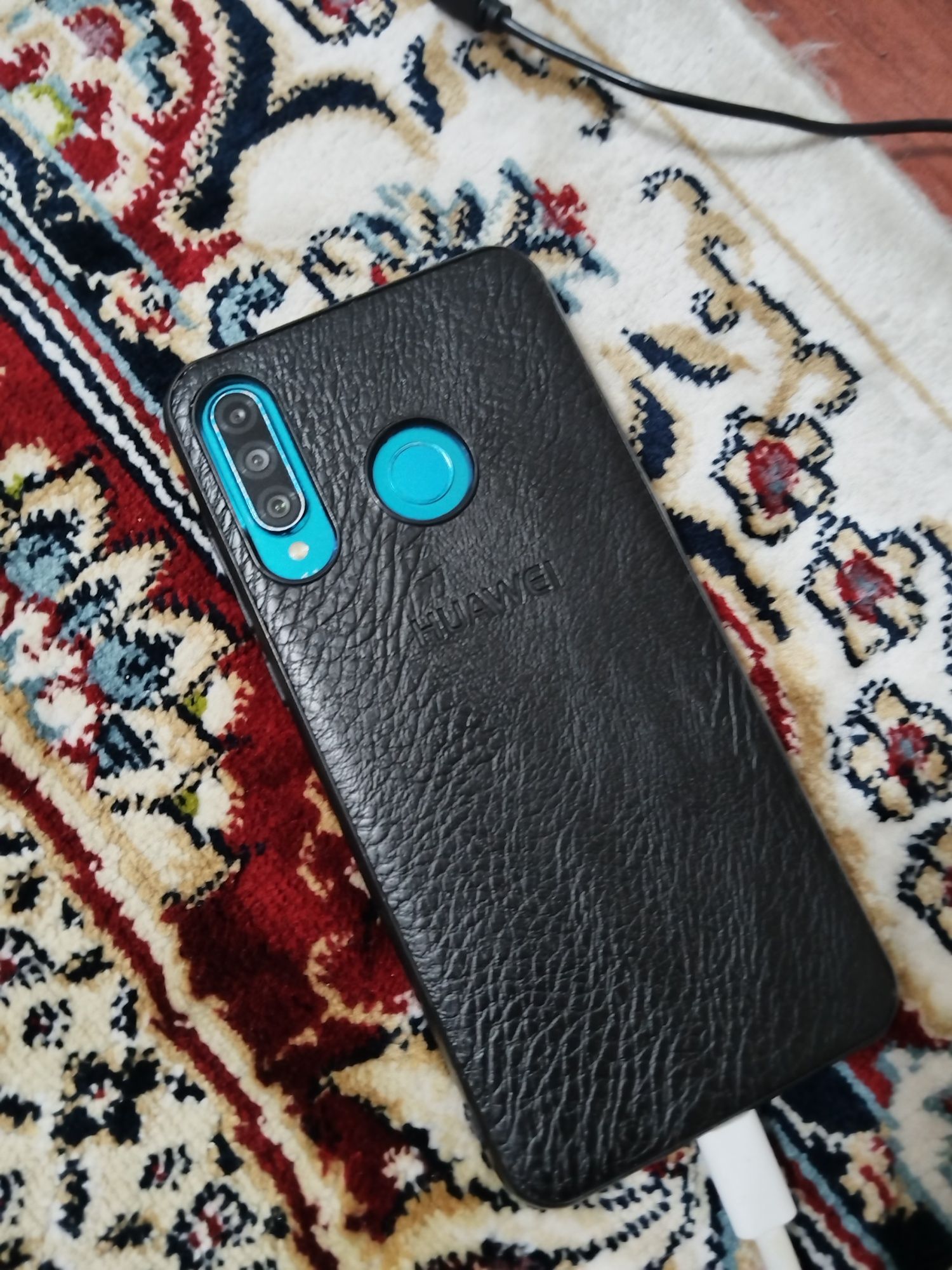 Продам телефон Huawei.