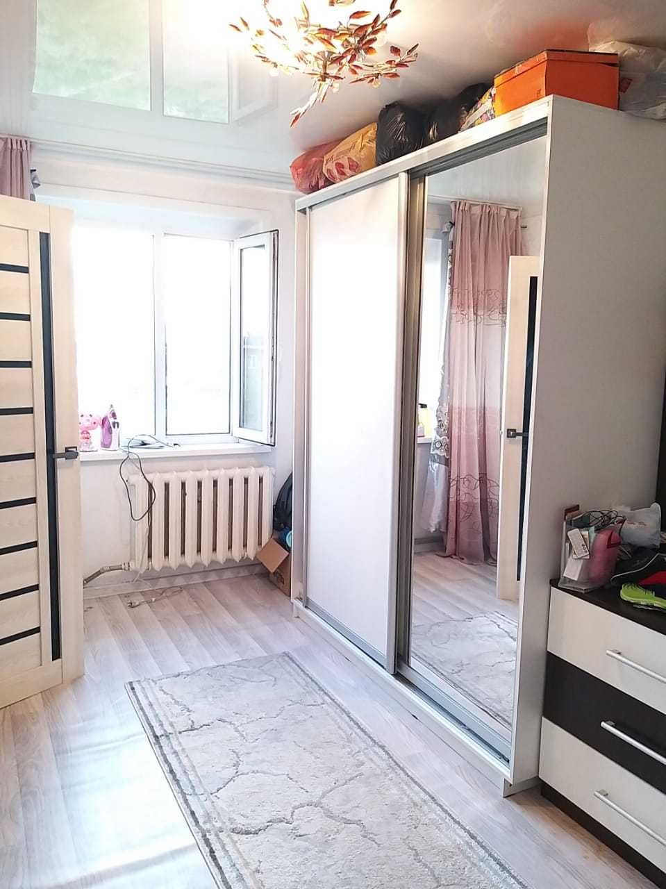 Продам 3-комнатную квартиру 12-микр.