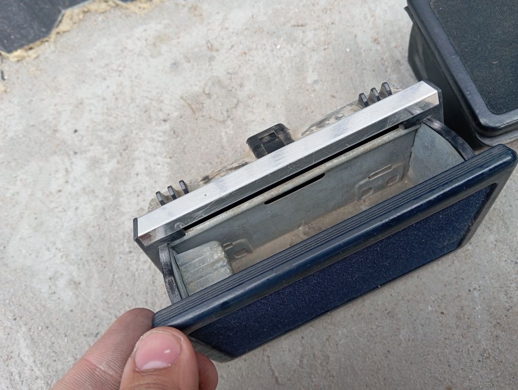 Пепельницы задних обшивок Mercedes W124