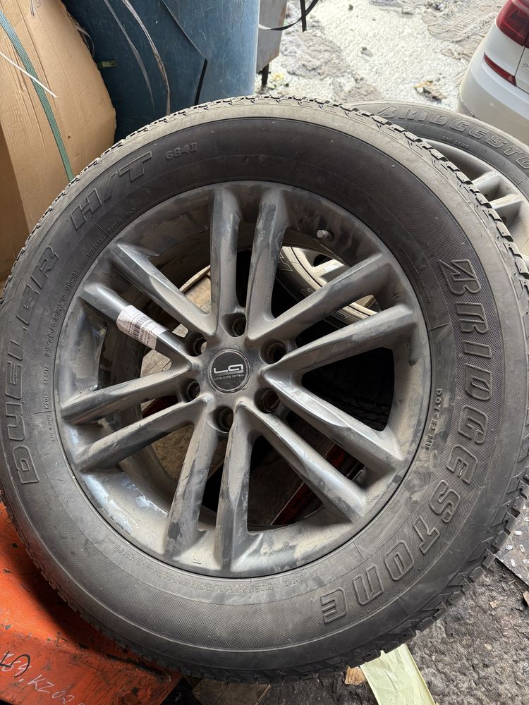 Продам летние шины с дисками Nissan Patrol-Bridgestone