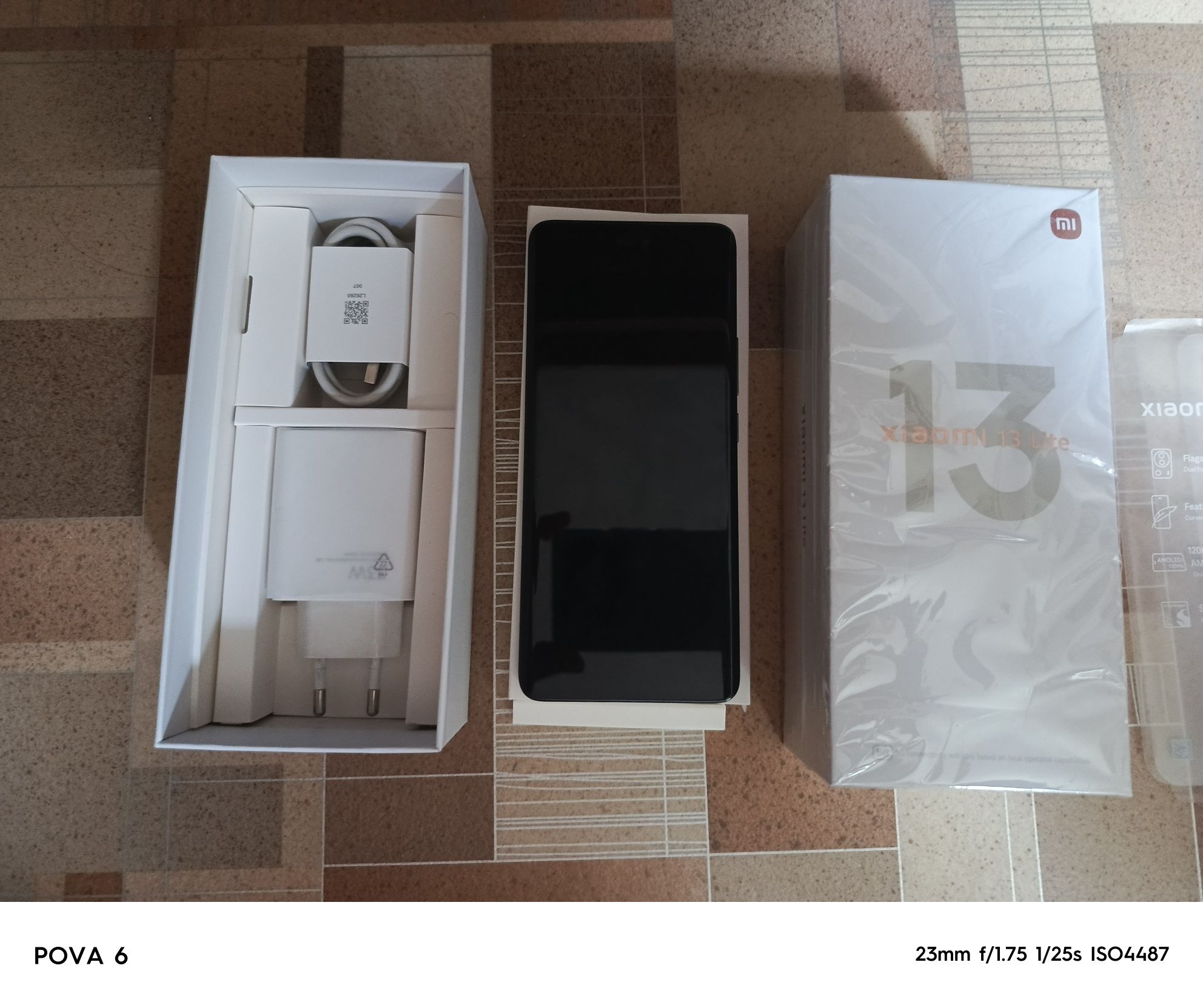 Продам смартфон Xiaomi 13Lite
