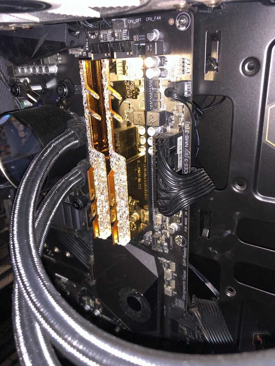 Игровой ПК Ryzen 5600x/x570 Gigabyte Aorus Elite /32 Gb Trident Royal