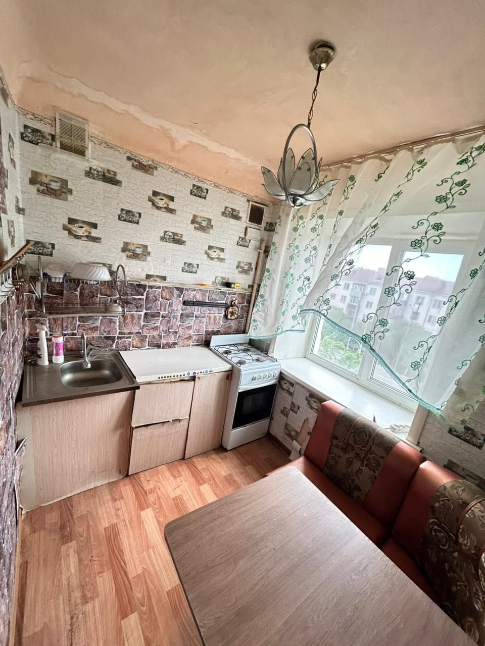 Продам полноценную 1 комнатную квартиру в районе ТД Алатау,16 школа.