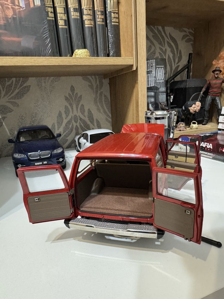 Колекционая модель 1/18 KYOSHO