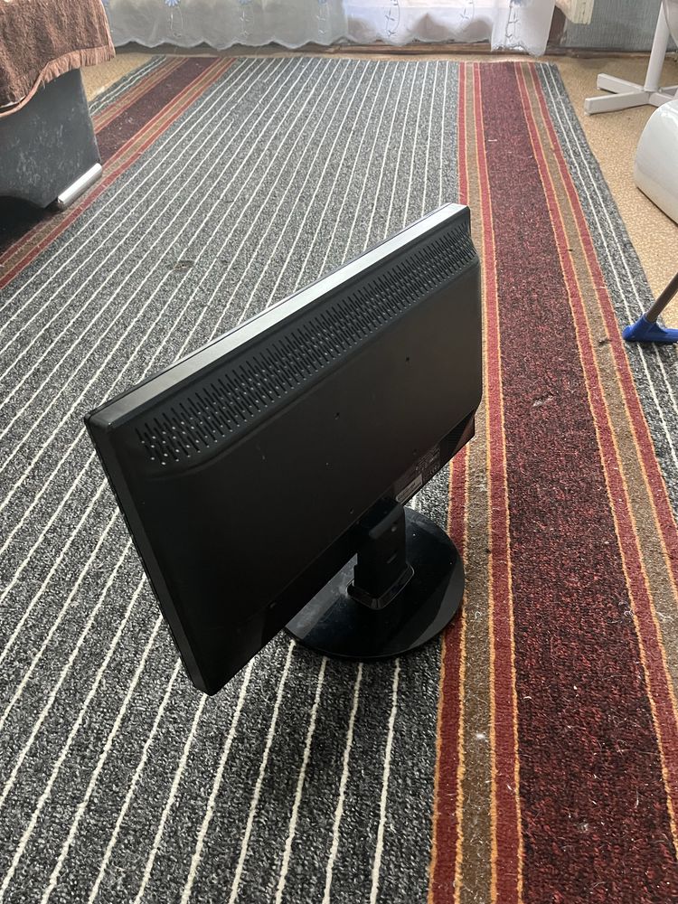 Прлдам монтор philips 60гц в хорошем состоянии