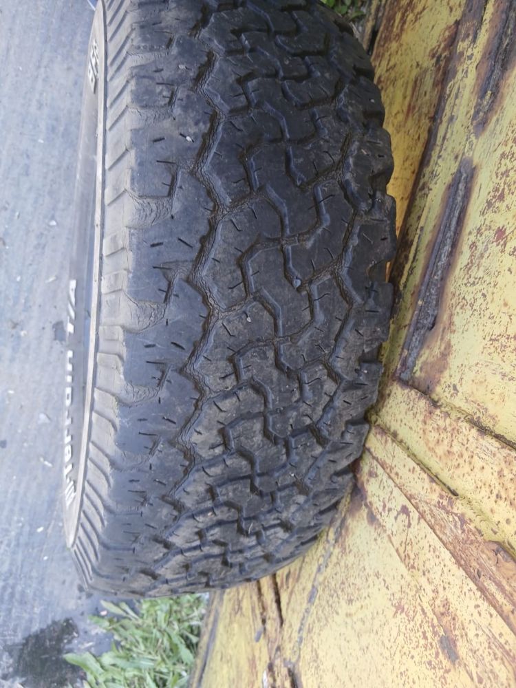 Продаю 2 шины 245/70 R16